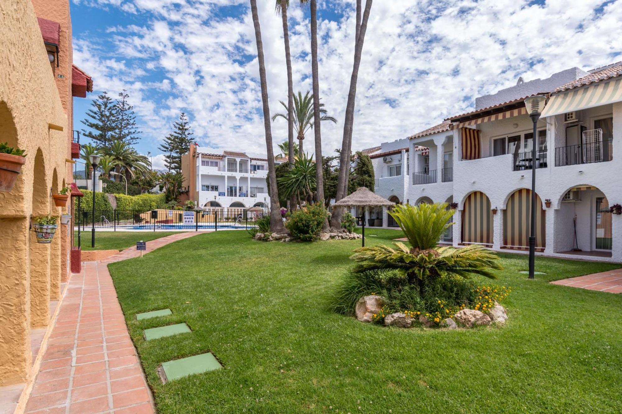Renovated Apartment On Beachside With Pool Nerja Εξωτερικό φωτογραφία