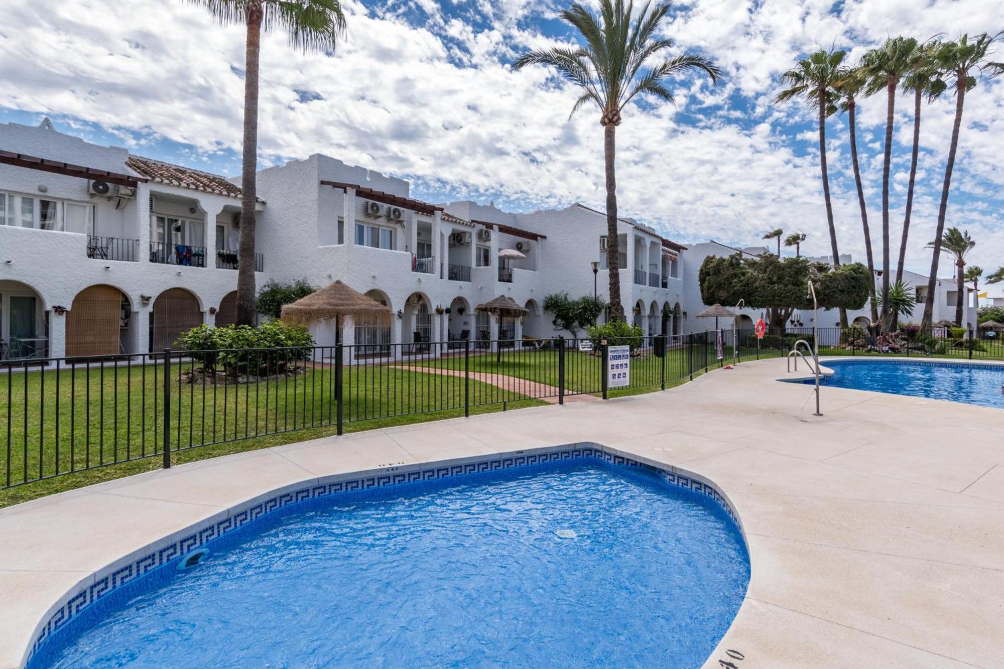 Renovated Apartment On Beachside With Pool Nerja Εξωτερικό φωτογραφία